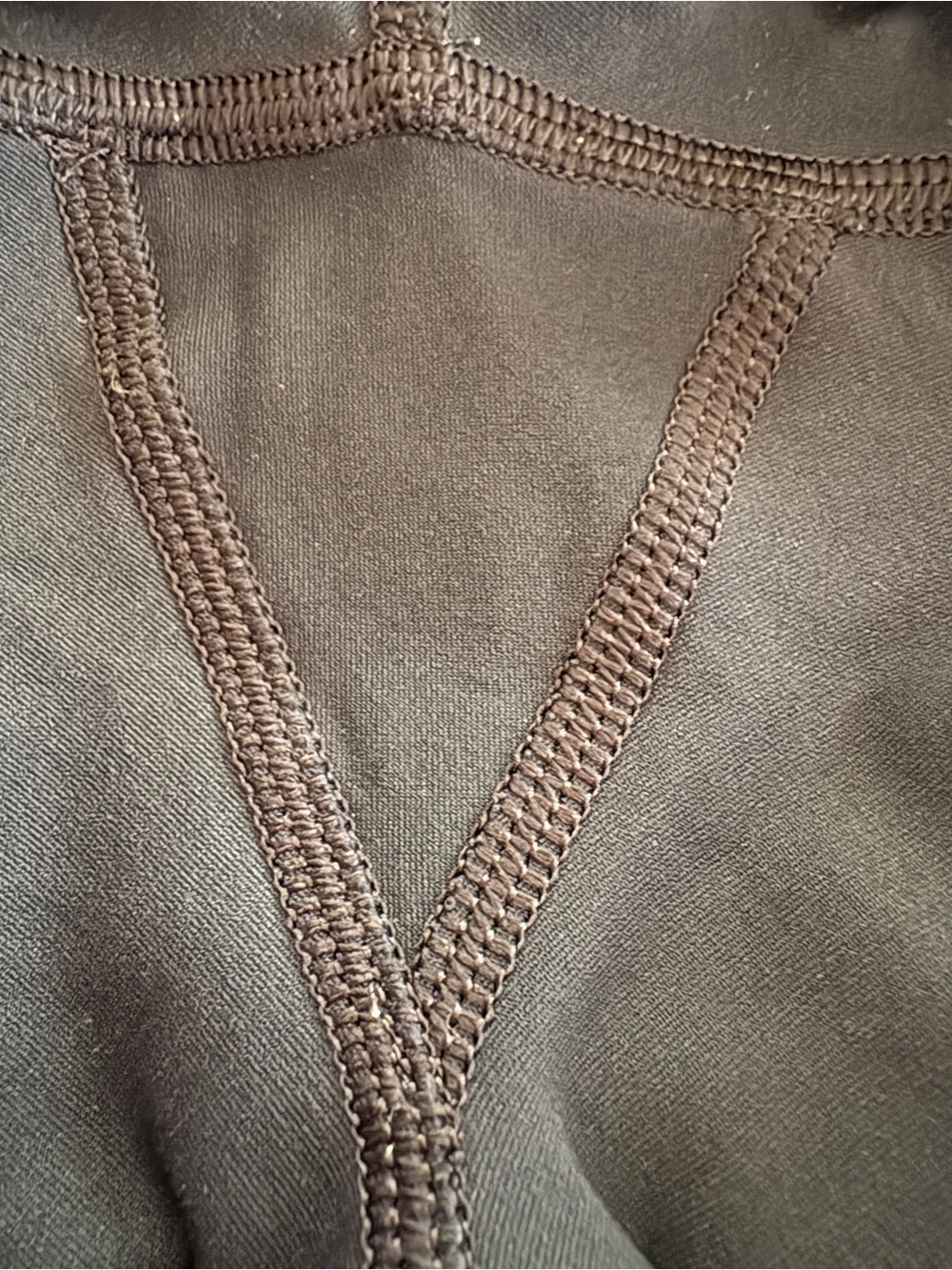 Lululemon pace setter EUC size 6 - Picture 4 of 4